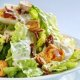 Как приготовить классический салат цезарь и его аппетитные варианты