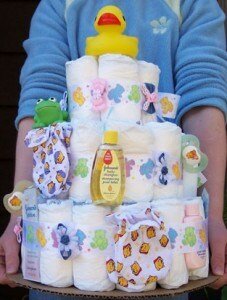 Торт из памперсов и средств для купания малыша 