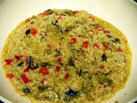 Тушение рисово-овощной смеси